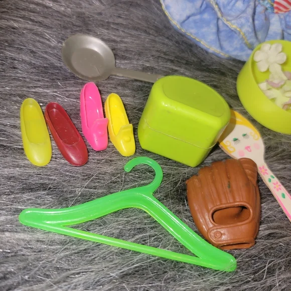 vintage Barbie Doll Lot And Misc Accessories 1966/1987 Skipper Bendable Knees - Picture 2 of 13